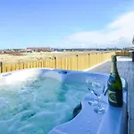 Amazing In With Sauna بيت للعطل *